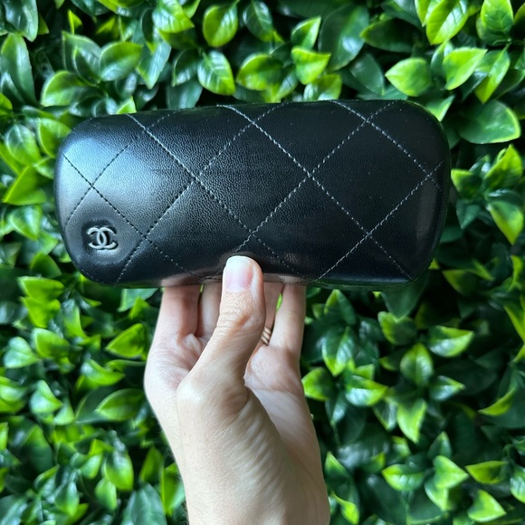 CHANEL Black Sunglasses - Picture 6 of 8